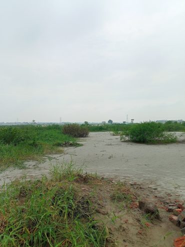 প্লটের আয়তনঃ 6 কাঠা পঞ্চাশ/পঁচিশ ফিট রাস্তা সংযোগ আটি বাজার