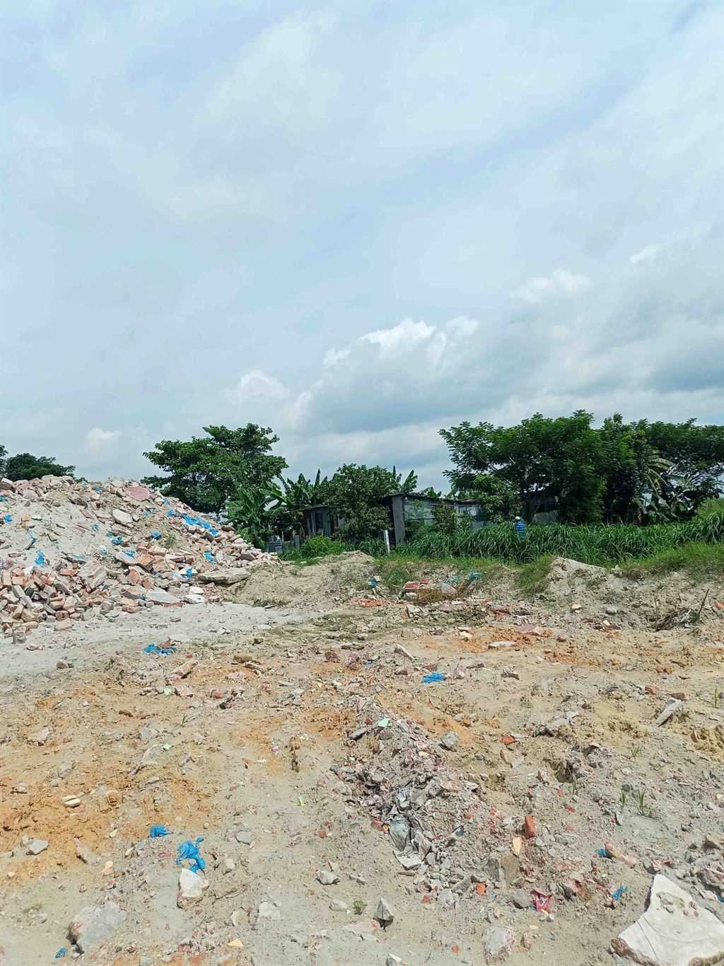 কিস্তিতে জমি বিক্রি কাছেই রয়েছে স্কুল,কলেজ,মাদ্রাসা,বাজার 3.5 কাঠা