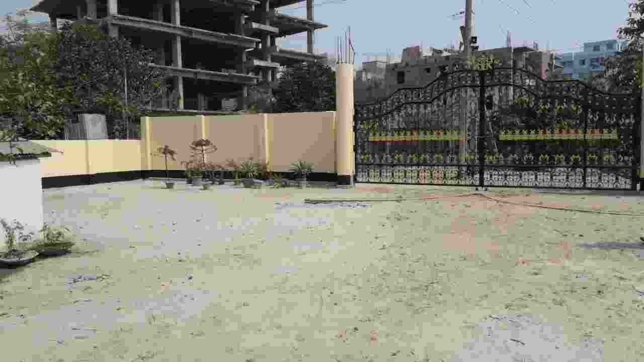 বিশ ফুট রাস্তার সাথে একটি প্লট বিক্রি @ 12 কাঠা আটি