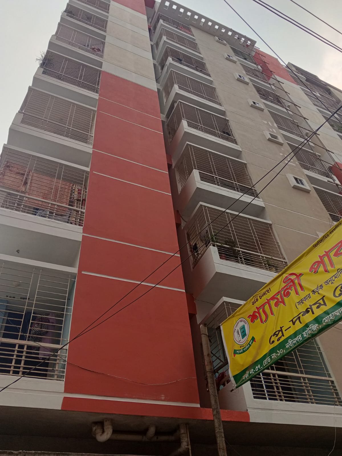 # তিন বেড রুমের শতভাগ রেডি ফ্ল্যাট বিক্রি @ ৯৬০ বর্গফুট