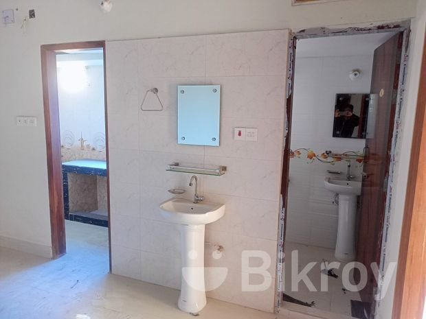 # তিন বেড রুমের শতভাগ রেডি ফ্ল্যাট বিক্রি @ ৯৬০ বর্গফুট