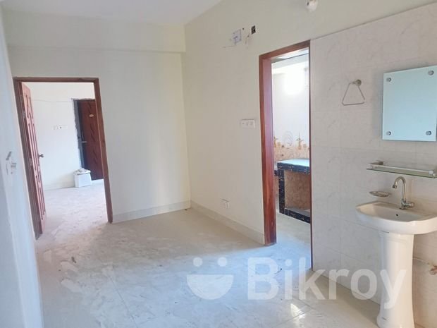 # তিন বেড রুমের শতভাগ রেডি ফ্ল্যাট বিক্রি @ ৯৬০ বর্গফুট