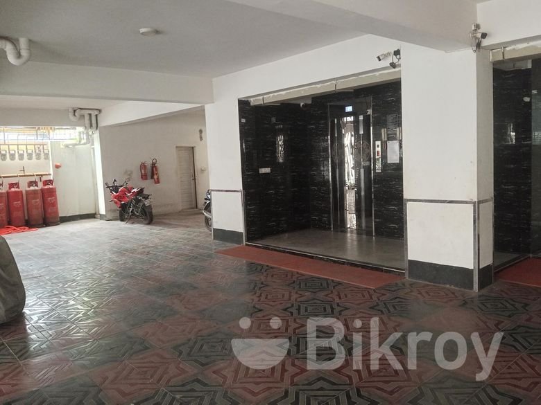 # দক্ষিণ মুখি @1300 বর্গফুট ডেকোরেশন ও ফ্ল্যাট @ লোন সুবিধা সহ