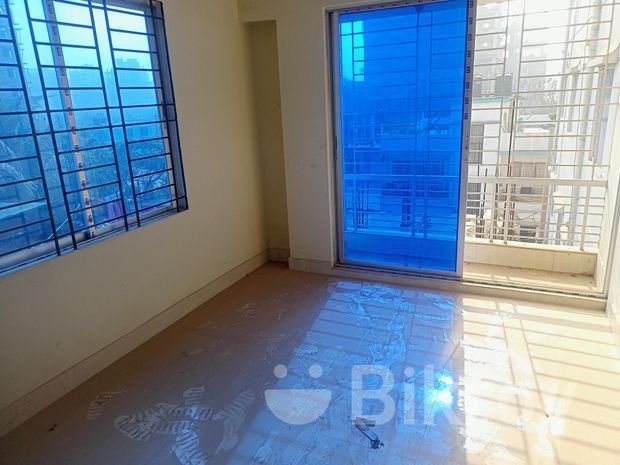 # তিন বেড রুমের শতভাগ রেডি ফ্ল্যাট বিক্রি @ ৯৬০ বর্গফুট