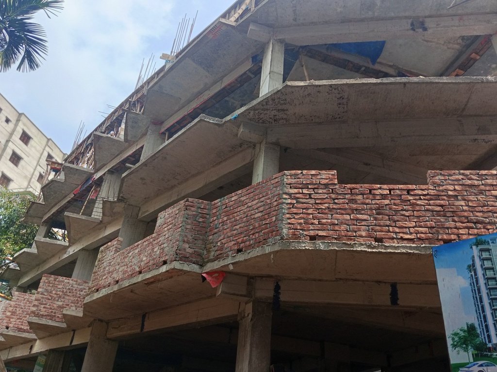 দক্ষিণ পশ্চিম @ কর্নার প্লটে 1295 বর্গফুট ফ্ল্যাট বিক্রি