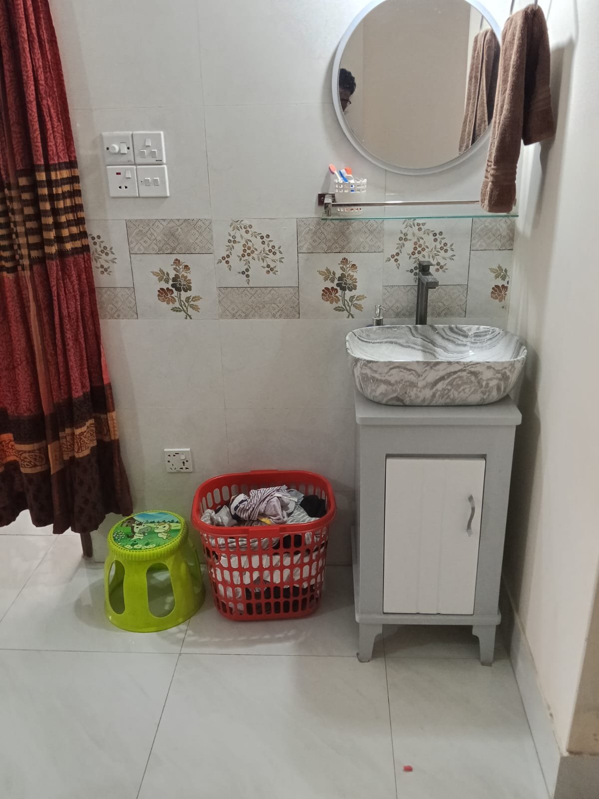 READY FLAT @ 1050 SFT DHAKA UDDAN.6 MONTH USED.