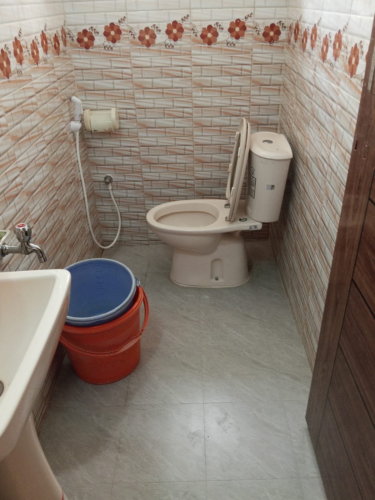 READY FLAT @ 1050 SFT DHAKA UDDAN.6 MONTH USED.