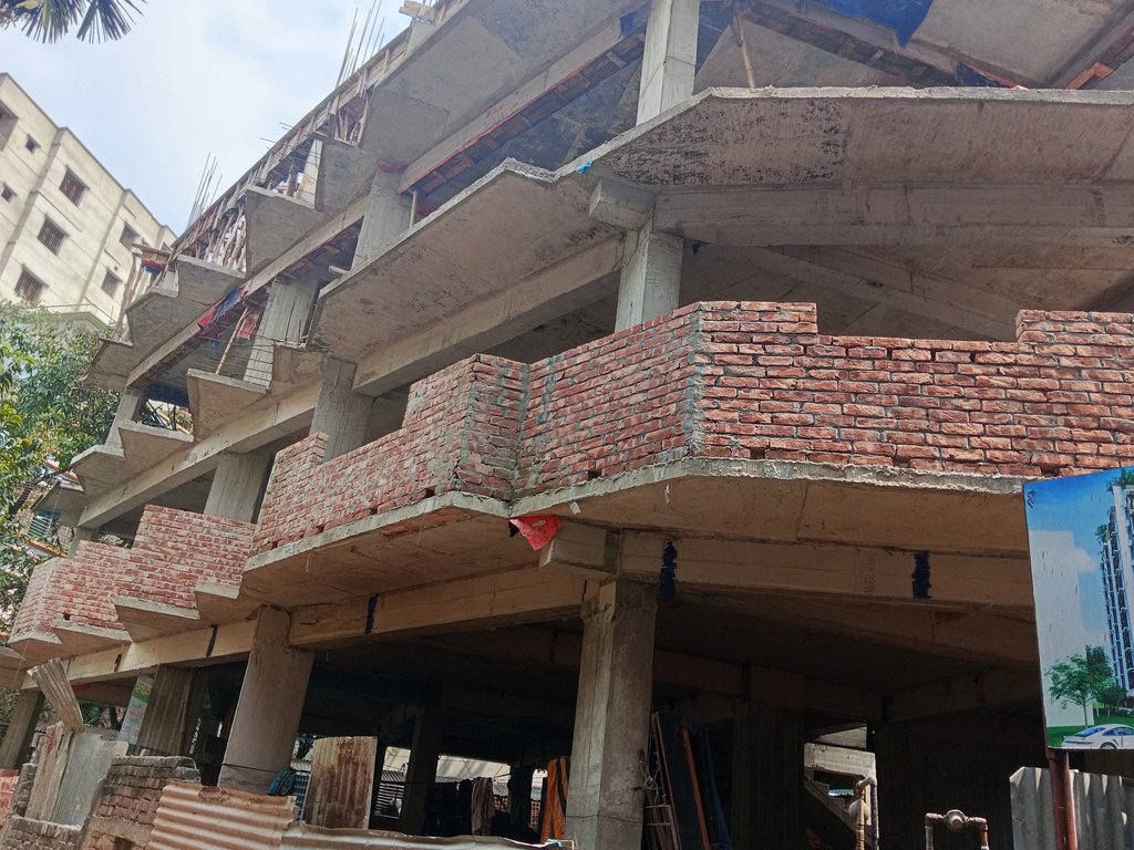 দক্ষিণ পশ্চিম @ কর্নার প্লটে 1295 বর্গফুট ফ্ল্যাট বিক্রি