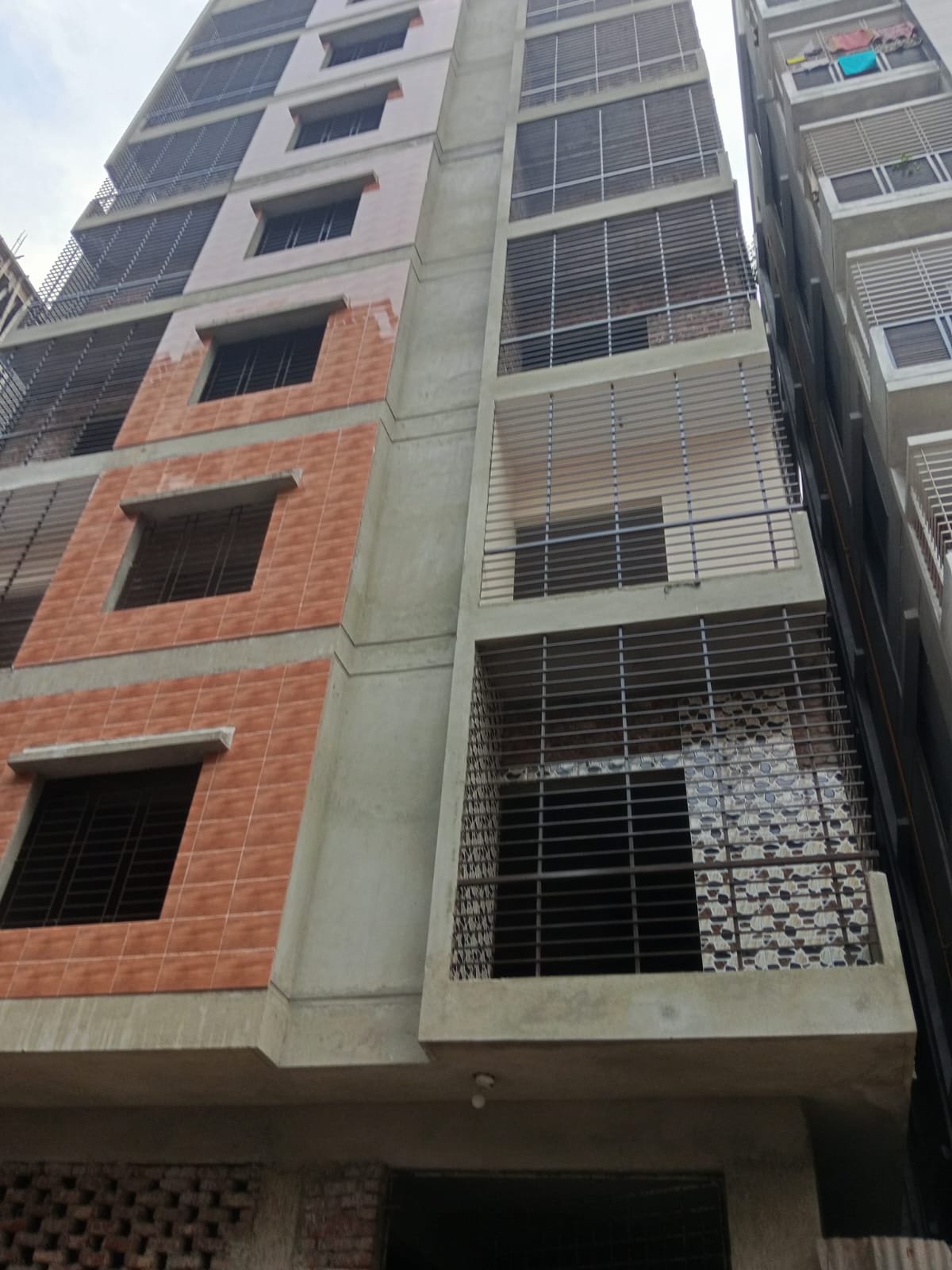 NEW READY FLAT SALE @ 1080 SFT BOSILA FUTURE TOWN,