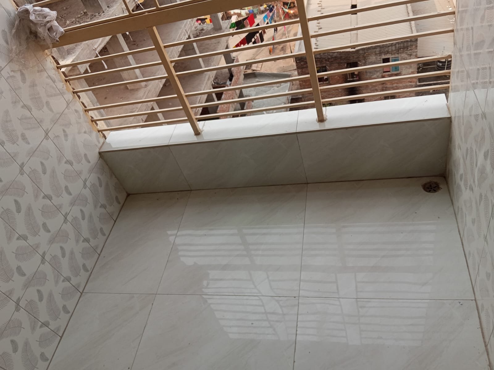 READY FLAT @ 1050 SFT DHAKA UDDAN.6 MONTH USED.