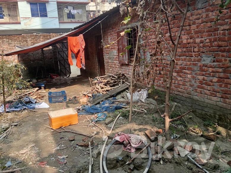 চতুর্দিকে বাউন্ডারি অল দ্বারা বেষ্টিত ২.২৫ কাঠা একটি বাড়ি বিক্রি